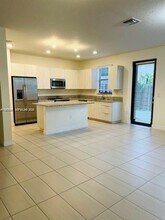 10521 NW 81st Ter in Doral, FL - Building Photo - Building Photo