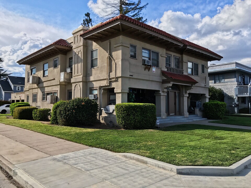 1561 N Wishon Ave in Fresno, CA - Building Photo