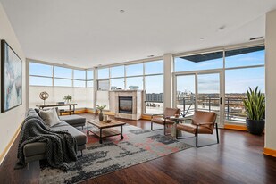 1111 N Marshall St in Milwaukee, WI - Building Photo