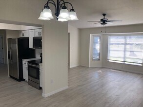 3098 Beacon Dr in Port Charlotte, FL - Foto de edificio - Building Photo