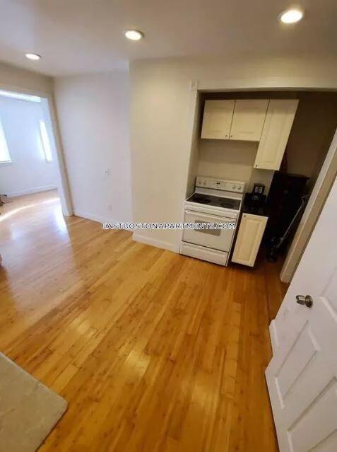 305 Chelsea St in Boston, MA - Building Photo - Building Photo