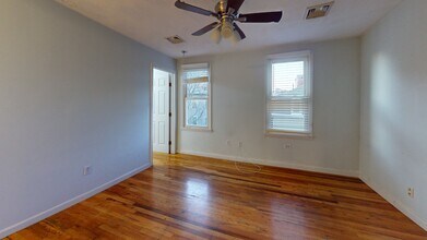 277 Paris St, Unit 3 in Boston, MA - Foto de edificio - Building Photo