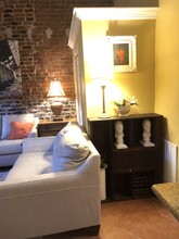 854 Camp St, Unit C 3rd floor furnished apt in New Orleans, LA - Foto de edificio - Building Photo