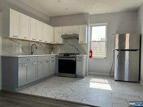 46 Hunter St in Lodi, NJ - Building Photo - Building Photo