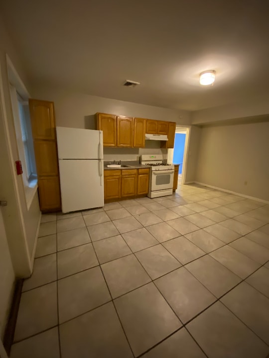 12-20-20 Rockville St in Hartford, CT - Building Photo