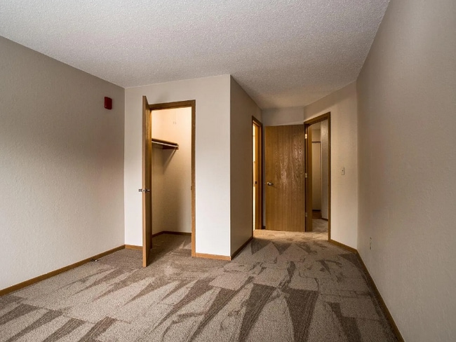 2015 Central Ave NE in Minneapolis, MN - Foto de edificio - Building Photo