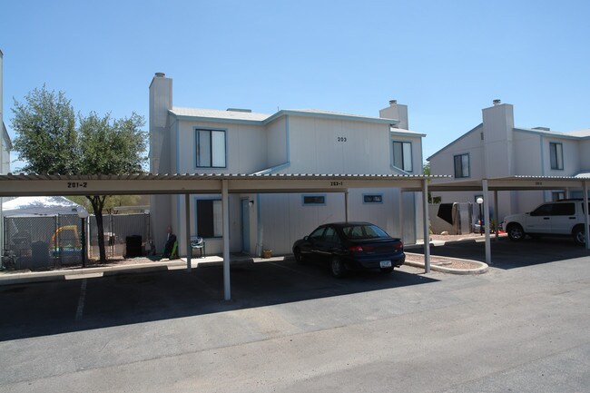 201 W Limberlost Dr in Tucson, AZ - Foto de edificio - Building Photo