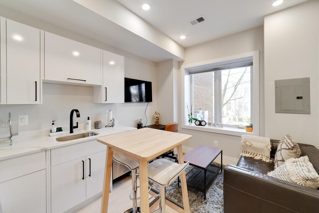2301 Ontario Rd NW in Washington, DC - Building Photo