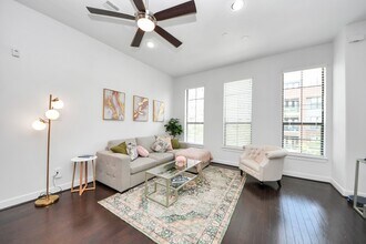 2110 Shearn St in Houston, TX - Building Photo - Building Photo