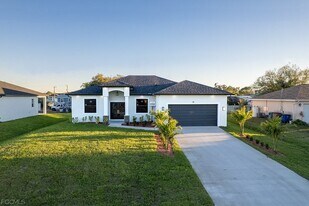 3313 36th St SW in Lehigh Acres, FL - Building Photo