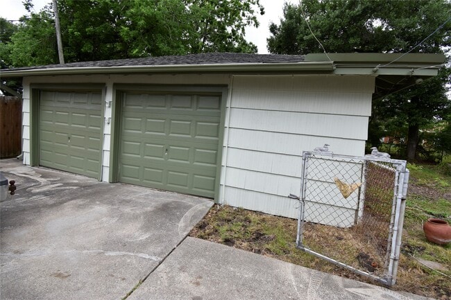 1706 Oaks Dr in Pasadena, TX - Building Photo - Building Photo