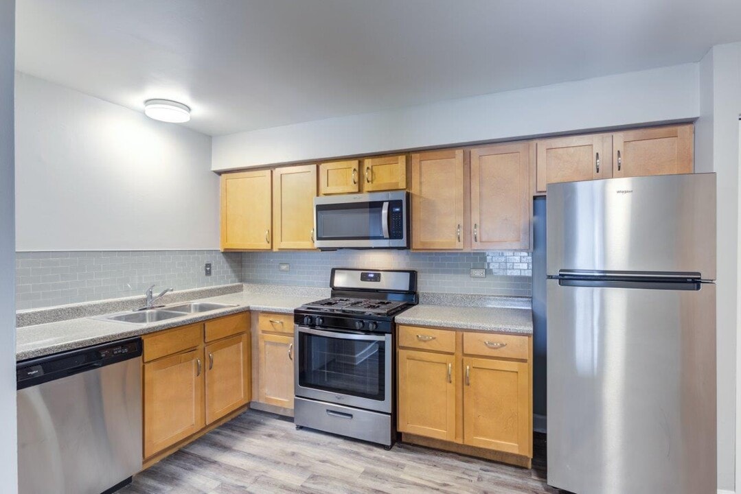 The Gates of Deer Grove Apartment Homes in Palatine, IL - Building Photo