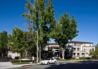 Moulton Plaza in Sunnyvale, CA - Building Photo - Building Photo