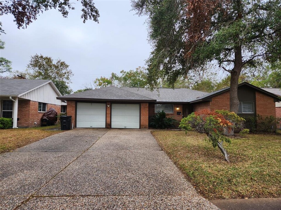 6018 Bridlington St in Houston, TX - Building Photo