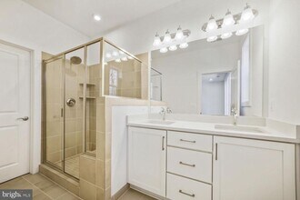 7406 Rocky Crk Ter in Annandale, VA - Building Photo - Building Photo