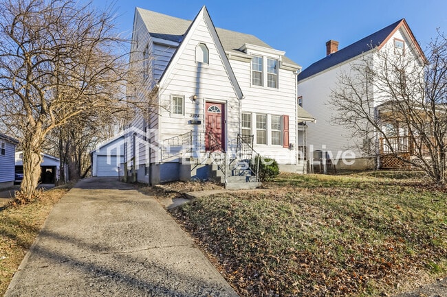 3924 Washington Ave in Cincinnati, OH - Building Photo - Building Photo
