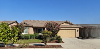 2908 S Oakhurst Ct in Visalia, CA - Building Photo