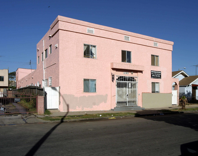 1085 Lewis Ave in Long Beach, CA - Foto de edificio - Building Photo