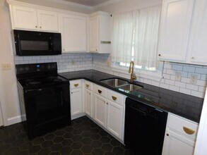 482 Hyde Dr NE in Marietta, GA - Building Photo - Building Photo