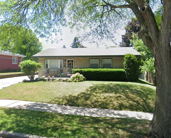 property at 448 N Grandview Blvd