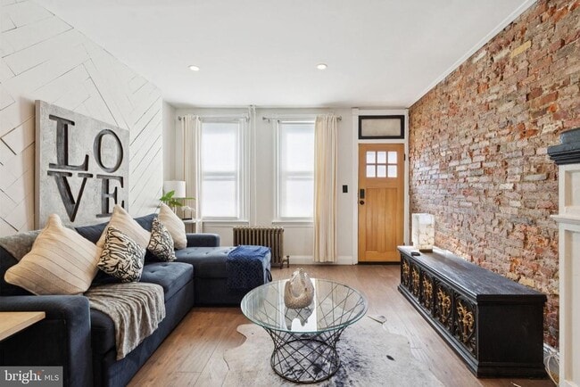 property at 2511 E Oakdale St