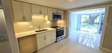 5529 Nutmeg Ave in Sarasota, FL - Building Photo - Building Photo