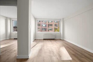 340 E 51st St in New York, NY - Building Photo