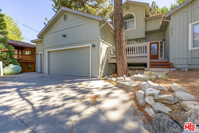property at 1712 Woodland Dr