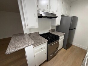 10776 Rose Ave in Los Angeles, CA - Foto de edificio - Building Photo