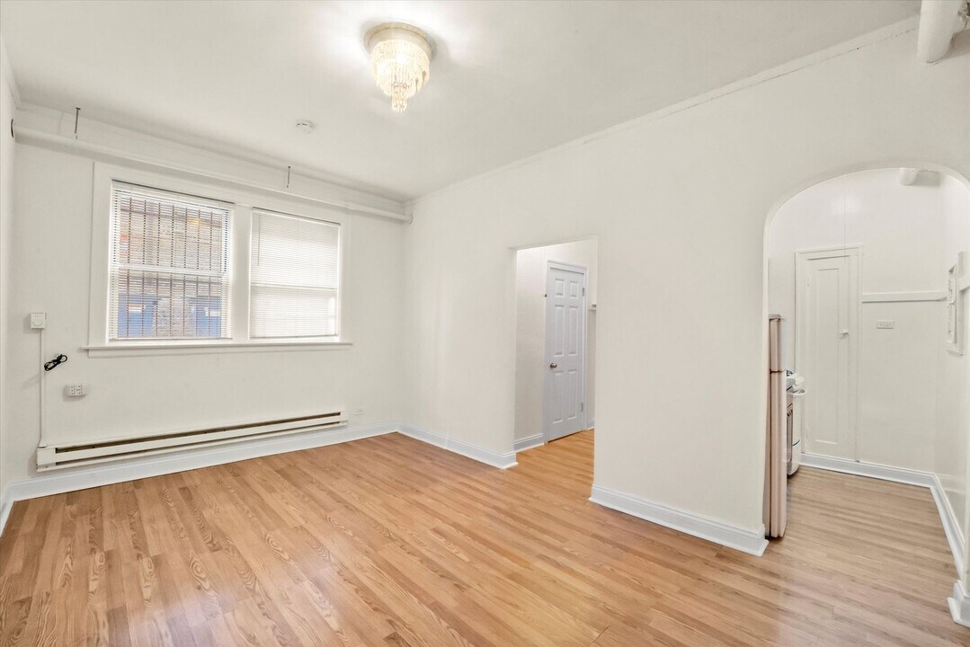 2539 N Sawyer Ave, Unit 104 in Chicago, IL - Building Photo