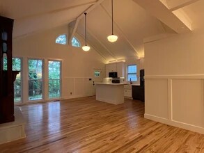 1300 E 1st St in Bloomington, IN - Foto de edificio - Building Photo