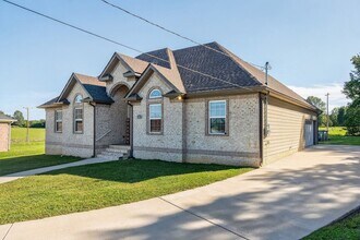 3019 Cambridge Ct, Unit 505-305 in Lewisburg, TN - Building Photo - Building Photo