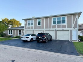 1045 Hampton Harbor in Schaumburg, IL - Building Photo