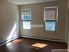 67 S Huntington Ave, Unit 3 in Boston, MA - Building Photo - Building Photo