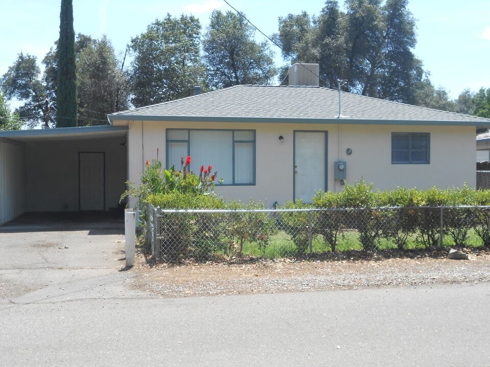 1155 Bond St in Redding, CA - Building Photo