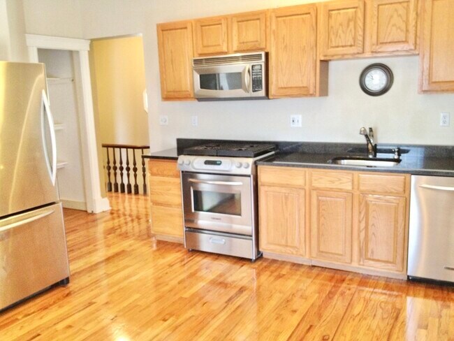 16 Grant St-Unit -2 in Boston, MA - Foto de edificio - Building Photo