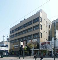 490 Fulton St in Brooklyn, NY - Foto de edificio - Building Photo