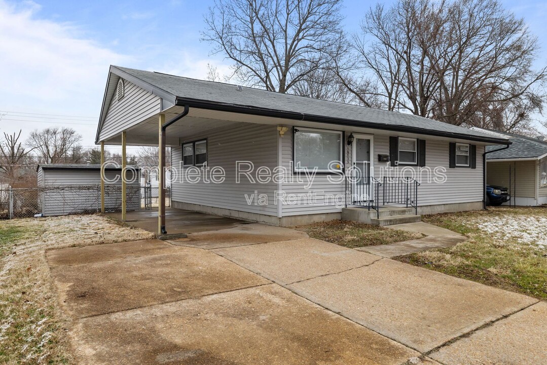 10733 Spring Garden Dr in St. Louis, MO - Building Photo