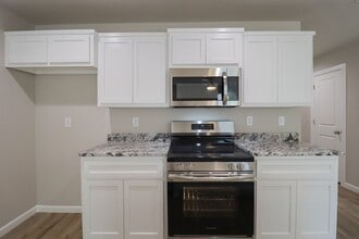 214 N Cleveland Ave in Sand Springs, OK - Building Photo - Building Photo