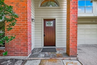 1826 Oak Valley Dr in Kemah, TX - Foto de edificio - Building Photo