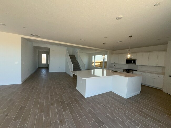 1053 Traverse Dr S in Madera, CA - Building Photo - Building Photo