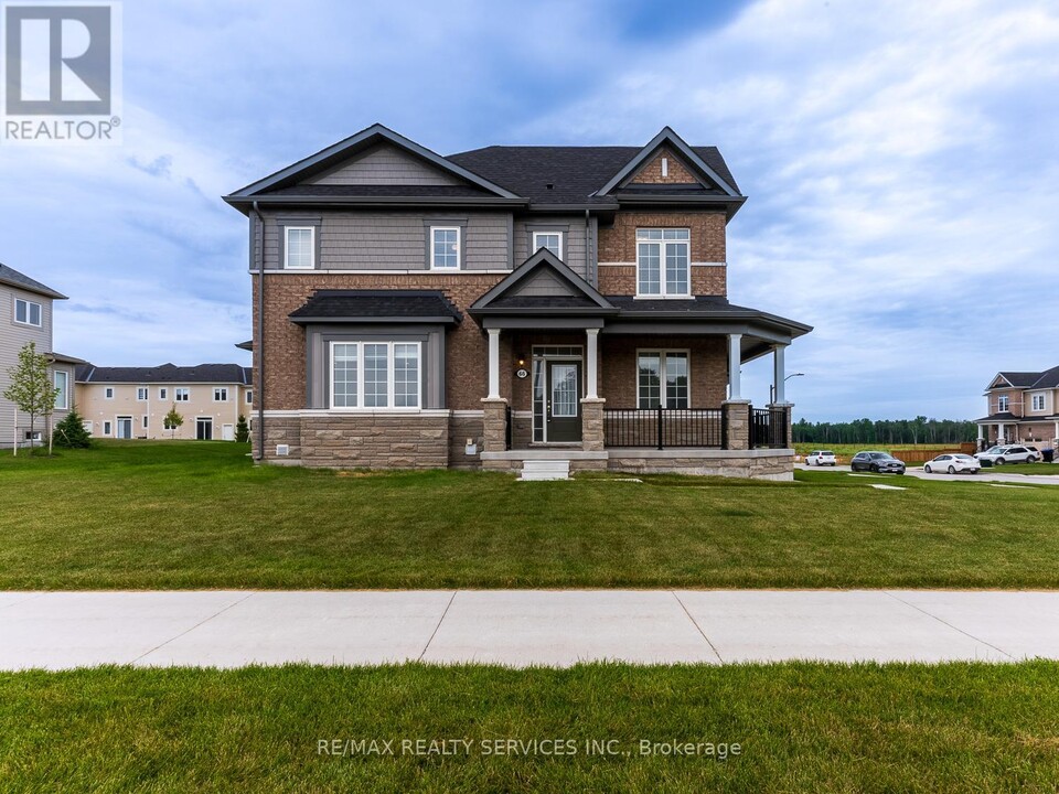 66 Stately Dr in Wasaga Beach, ON - Building Photo