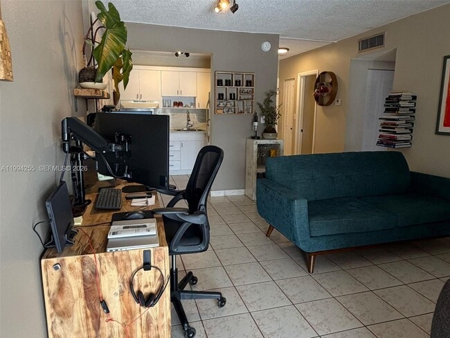 3640 NW 9th St in Miami, FL - Building Photo - Building Photo