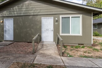 Wayside Apartments in Salem, OR - Foto de edificio - Building Photo