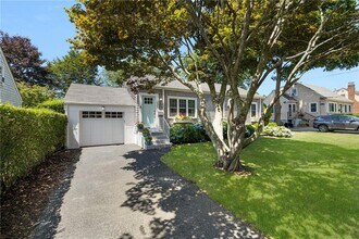 133 Carroll Ave in Newport, RI - Building Photo - Building Photo