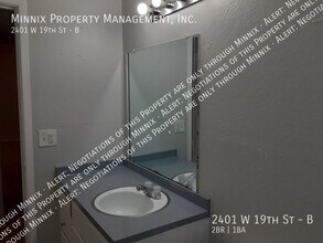 2401 W 19th, Unit B in Plainview, TX - Foto de edificio - Building Photo