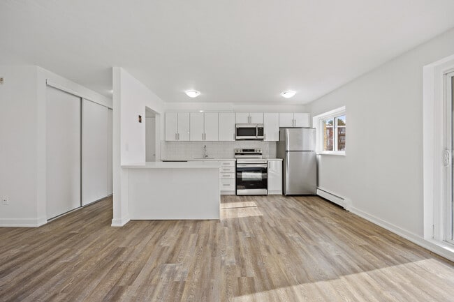 Brantview Apartments in Guelph, ON - Building Photo - Building Photo