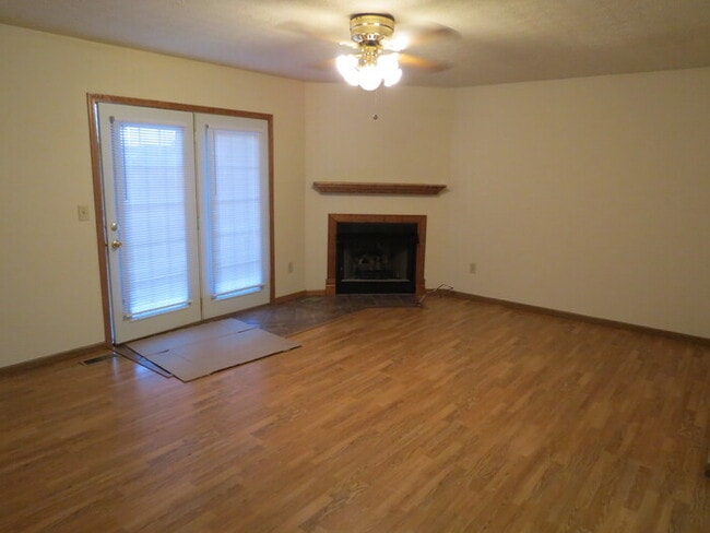 2129 Brett Ct in Obetz, OH - Building Photo - Building Photo