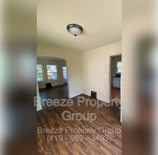 142 S Detroit Ave in Toledo, OH - Building Photo - Building Photo