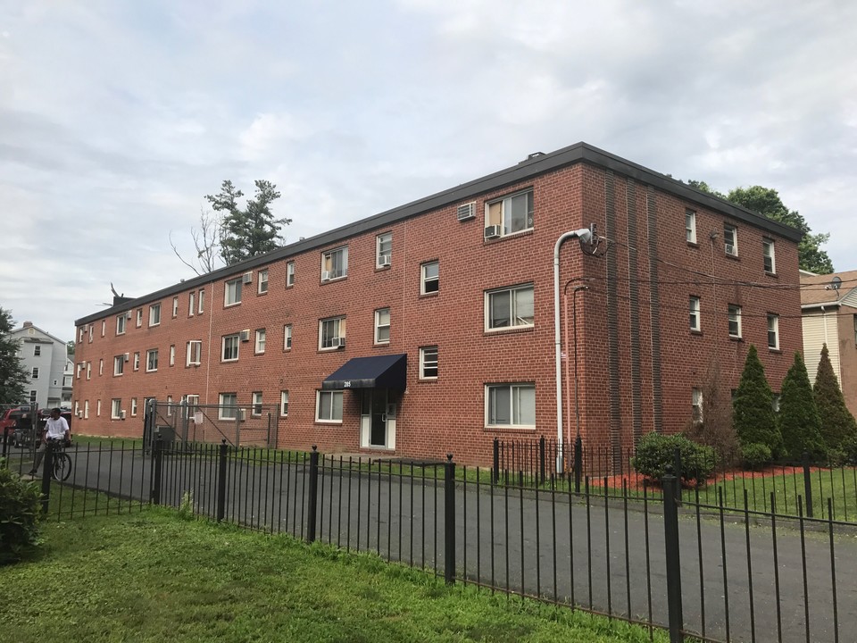 Westland Place in Hartford, CT - Building Photo